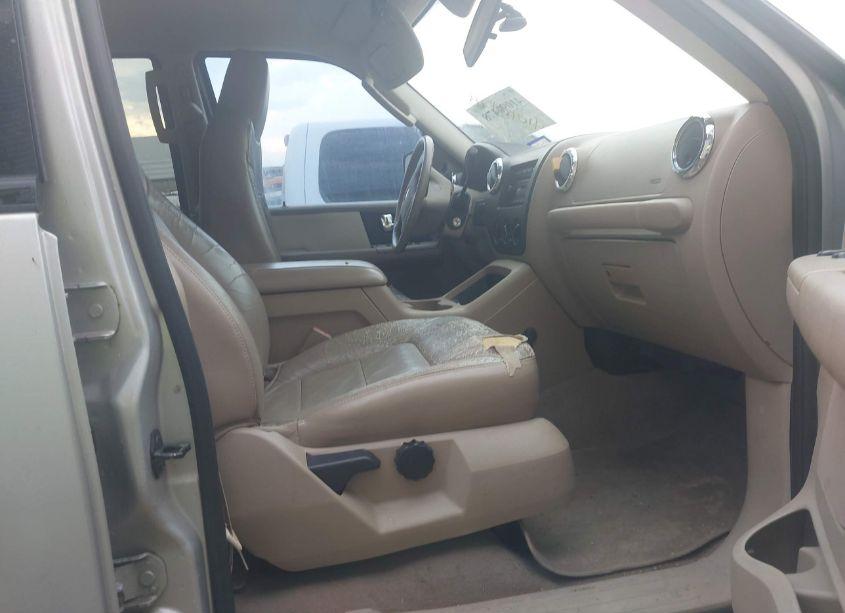 Photo 5 of 2005 Ford Expedition XLT (VIN 1FMPU15585LA85927)