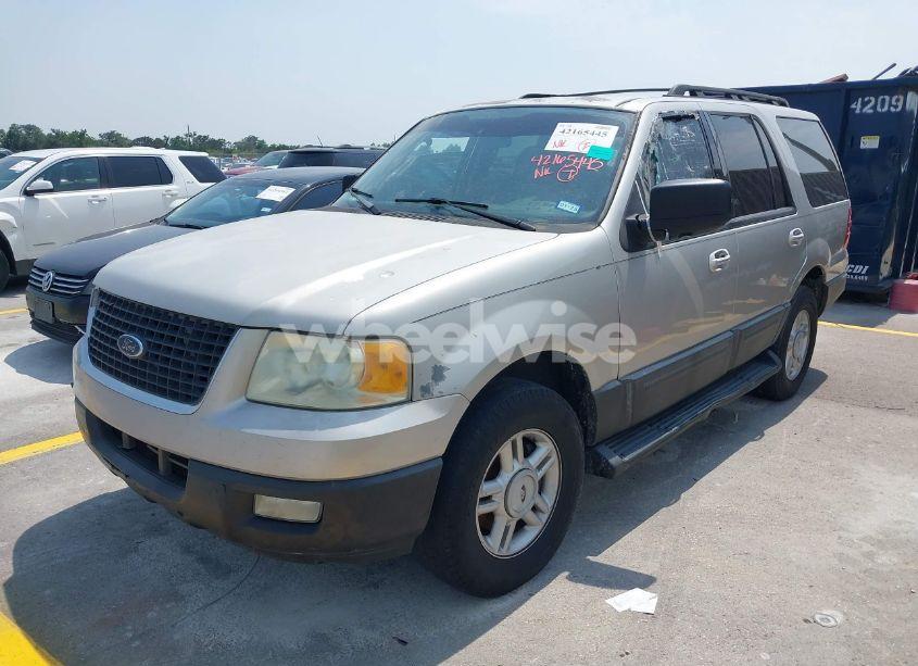 Photo 2 of 2005 Ford Expedition XLT (VIN 1FMPU15595LA75780)