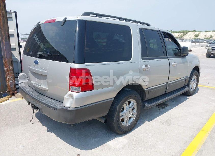 Photo 4 of 2005 Ford Expedition XLT (VIN 1FMPU15595LA75780)