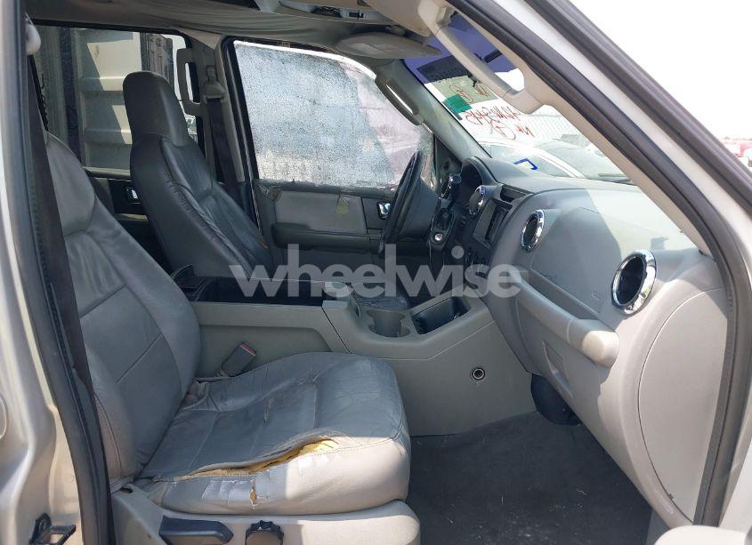 Photo 5 of 2005 Ford Expedition XLT (VIN 1FMPU15595LA75780)