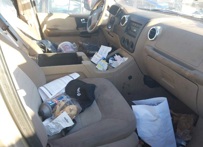 Photo 5 of 2006 Ford Expedition XLT/XLT SPORT (VIN 1FMPU15596LA55739)