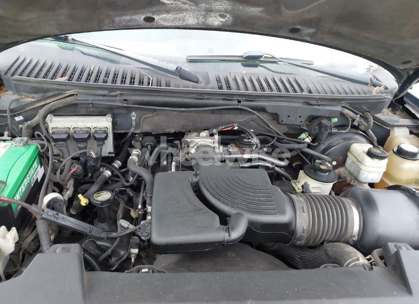 Photo 10 of 2004 Ford Expedition XLT (VIN 1FMPU15L24LA43038)