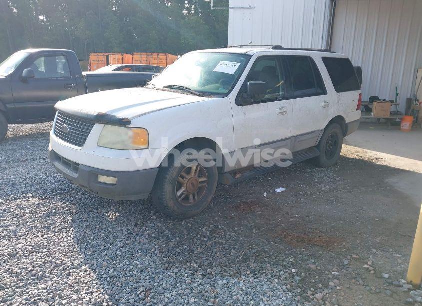 Photo 2 of 2004 Ford Expedition XLT (VIN 1FMPU15L24LA88545)