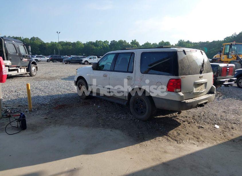 Photo 3 of 2004 Ford Expedition XLT (VIN 1FMPU15L24LA88545)