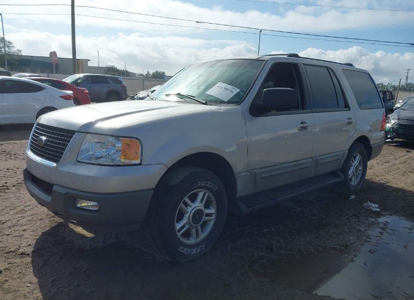 Photo 2 of 2003 Ford Expedition XLT (VIN 1FMPU15L33LA98645)