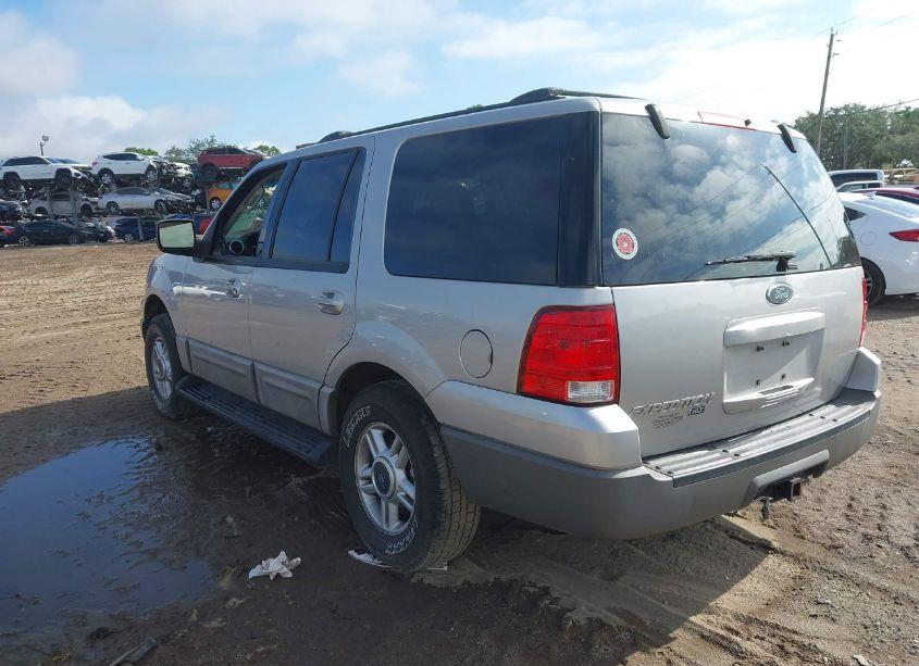 Photo 3 of 2003 Ford Expedition XLT (VIN 1FMPU15L33LA98645)