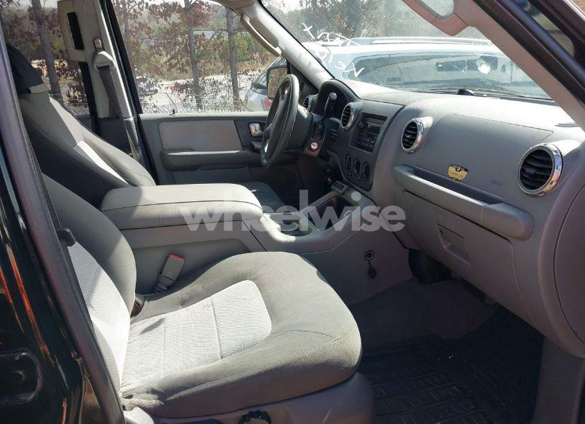 Photo 5 of 2004 Ford Expedition XLT (VIN 1FMPU15L34LA29374)