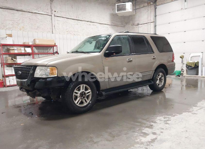 Photo 2 of 2003 Ford Expedition XLT (VIN 1FMPU15L43LC37911)