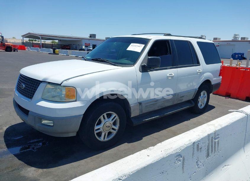 Photo 2 of 2003 Ford Expedition XLT (VIN 1FMPU15L93LC21431)