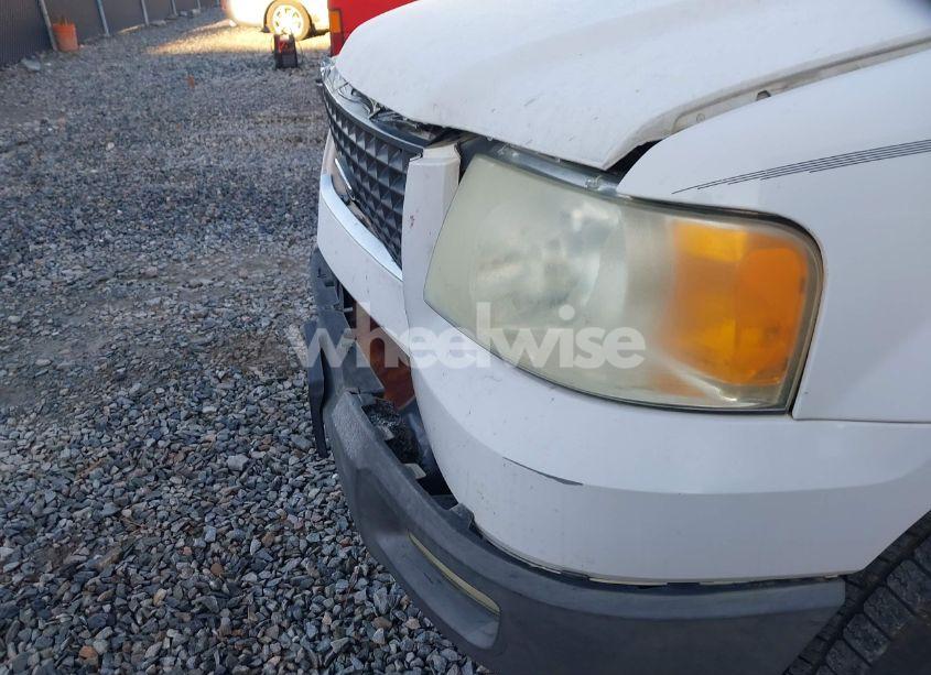 Photo 13 of 2004 Ford Expedition XLT (VIN 1FMPU15LX4LB50015)