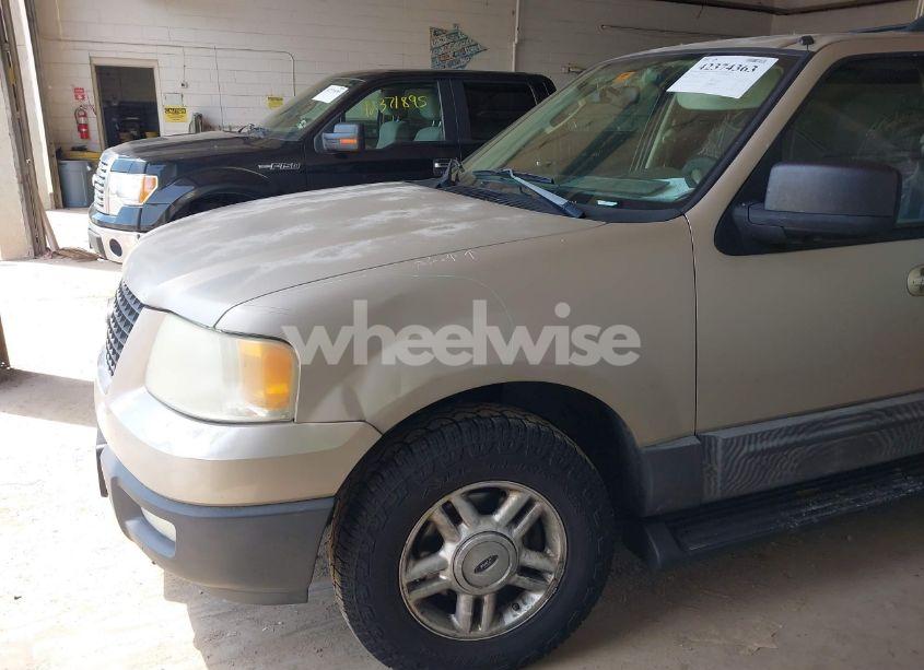 Photo 2 of 2005 Ford Expedition NBX/XLT (VIN 1FMPU16525LA81872)