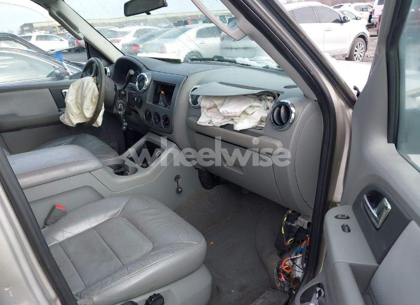 Photo 5 of 2006 Ford Expedition XLT/XLT SPORT (VIN 1FMPU16566LA72576)