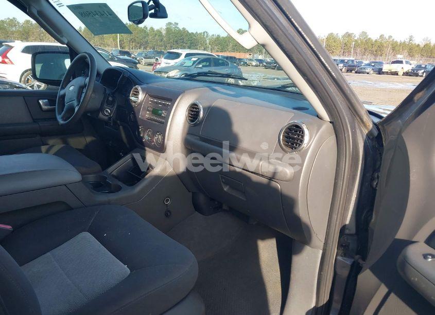 Photo 5 of 2003 Ford Expedition XLT (VIN 1FMPU16L03LB50442)