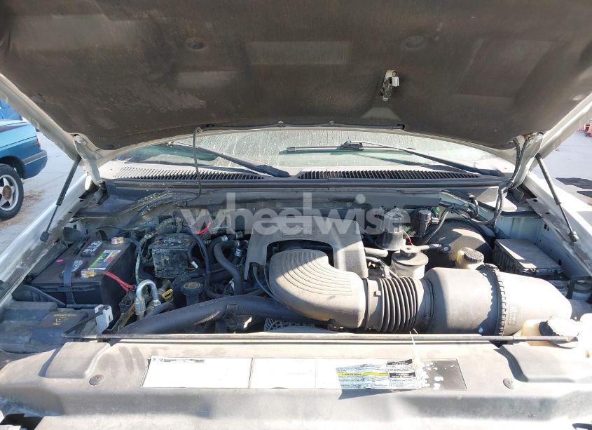 Photo 10 of 2000 Ford Expedition XLT (VIN 1FMPU16L0YLB27170)