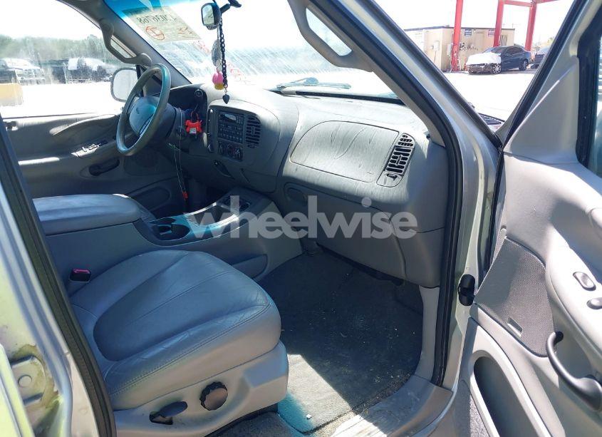 Photo 5 of 2000 Ford Expedition XLT (VIN 1FMPU16L0YLB27170)