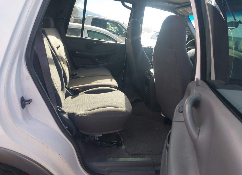 Photo 8 of 2000 Ford Expedition XLT (VIN 1FMPU16L0YLB82430)