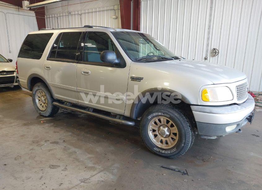 2001 Ford Expedition XLT (VIN 1FMPU16L11LA48063) main photo