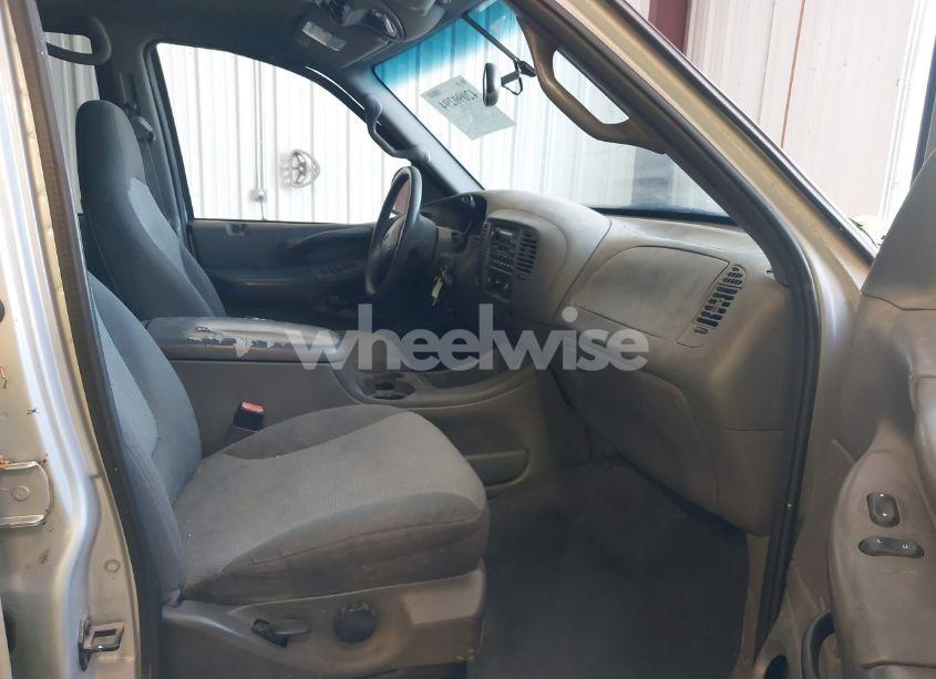 Photo 5 of 2001 Ford Expedition XLT (VIN 1FMPU16L11LA48063)