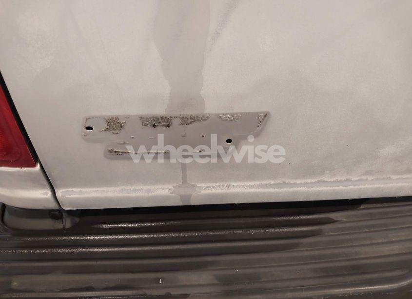 Photo 6 of 2001 Ford Expedition XLT (VIN 1FMPU16L11LA48063)