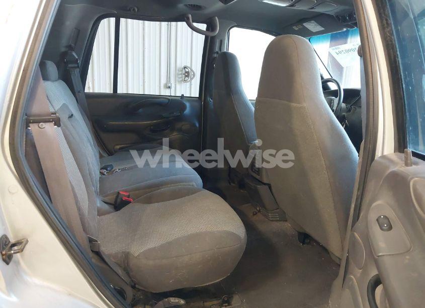 Photo 8 of 2001 Ford Expedition XLT (VIN 1FMPU16L11LA48063)