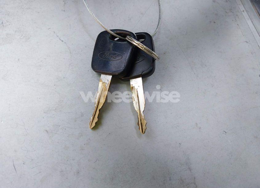 Photo 11 of 2001 Ford Expedition XLT (VIN 1FMPU16L21LB47829)