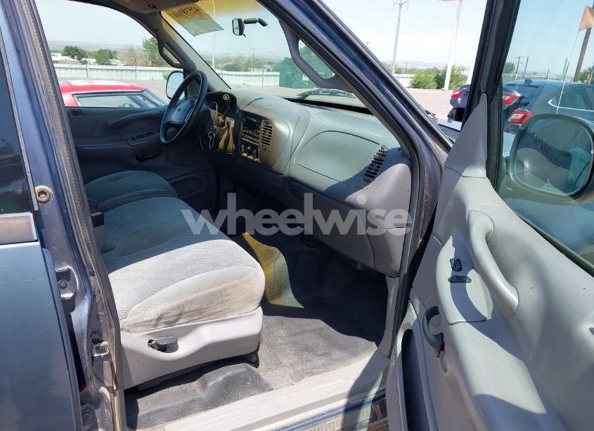 Photo 5 of 2001 Ford Expedition XLT (VIN 1FMPU16L21LB47829)