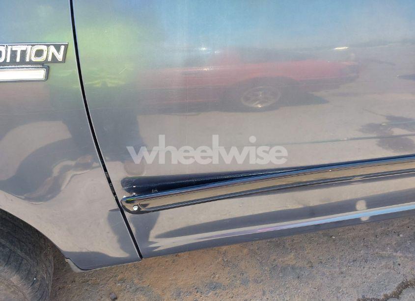 Photo 6 of 2001 Ford Expedition XLT (VIN 1FMPU16L21LB47829)