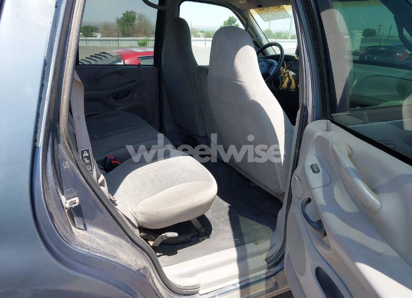 Photo 8 of 2001 Ford Expedition XLT (VIN 1FMPU16L21LB47829)