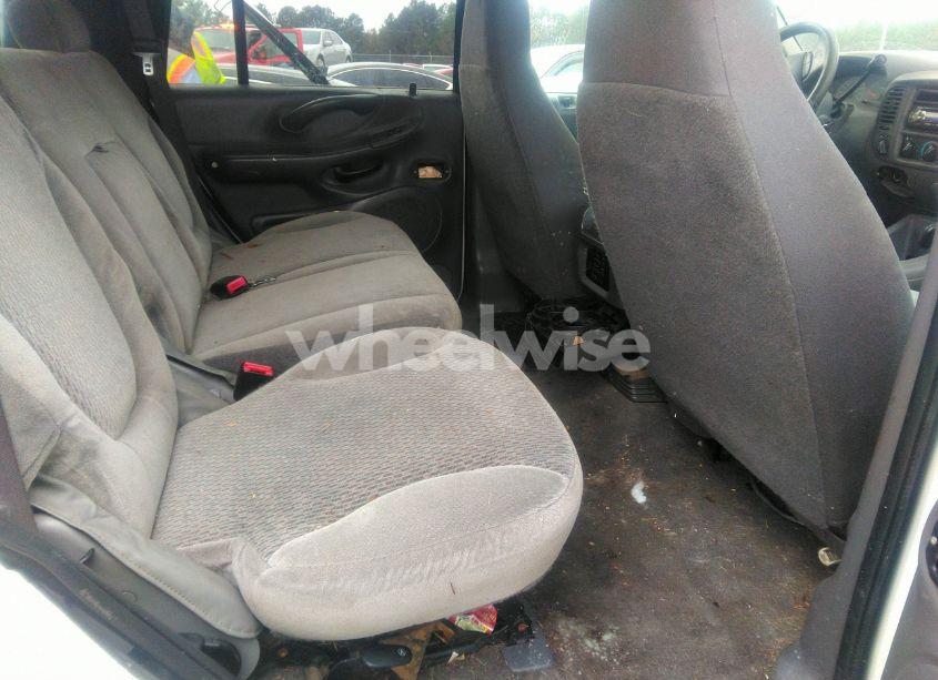 Photo 8 of 2001 Ford Expedition XLT (VIN 1FMPU16L31LB58631)