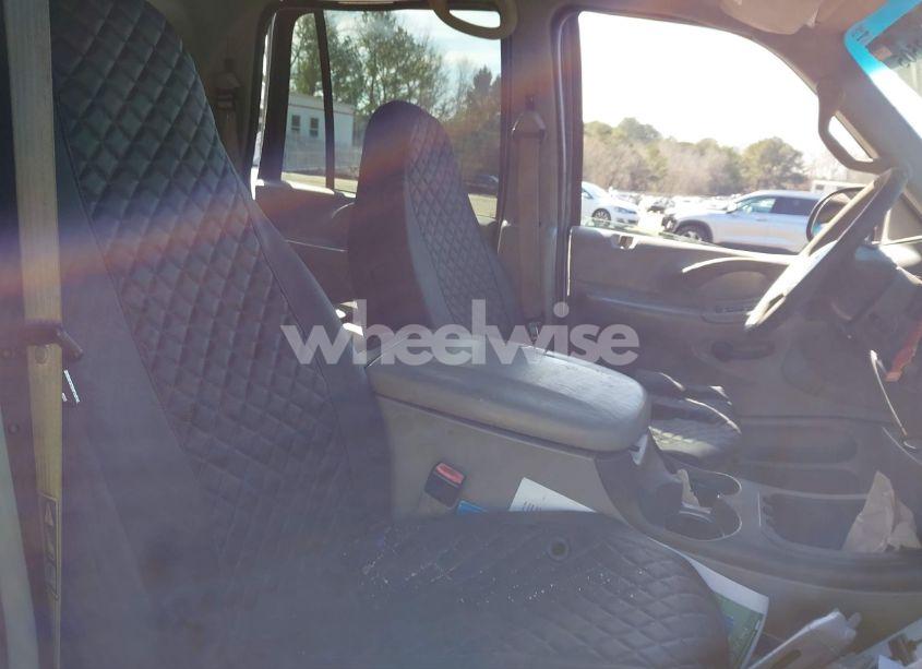 Photo 5 of 2001 Ford Expedition XLT (VIN 1FMPU16L41LA35288)