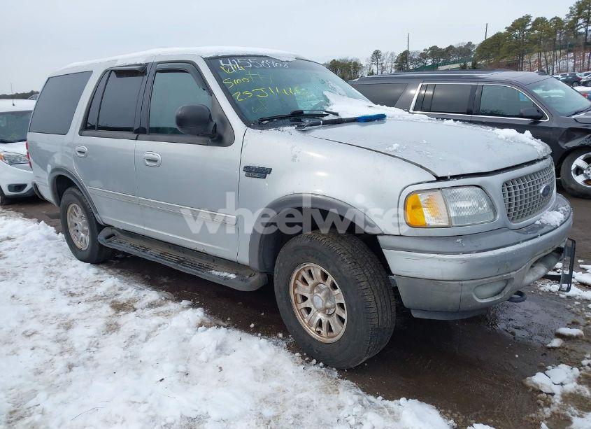 2001 Ford Expedition XLT (VIN 1FMPU16L41LB84395) main photo