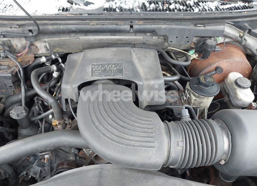 Photo 10 of 2001 Ford Expedition XLT (VIN 1FMPU16L41LB84395)