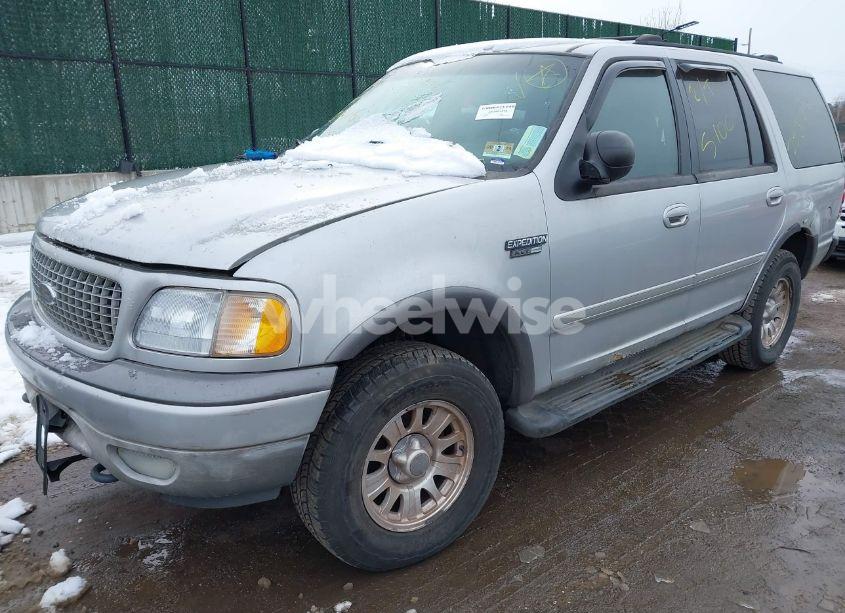 Photo 2 of 2001 Ford Expedition XLT (VIN 1FMPU16L41LB84395)