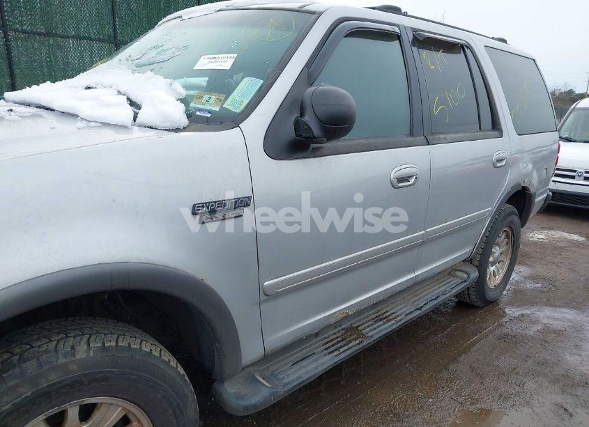 Photo 6 of 2001 Ford Expedition XLT (VIN 1FMPU16L41LB84395)