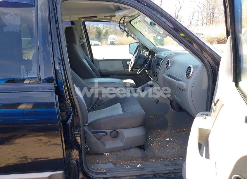 Photo 5 of 2004 Ford Expedition NBX/XLT (VIN 1FMPU16L44LA17586)