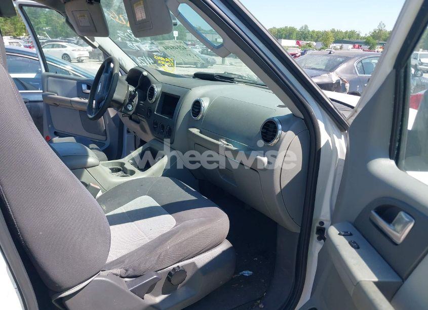 Photo 5 of 2004 Ford Expedition NBX/XLT (VIN 1FMPU16L54LB03778)
