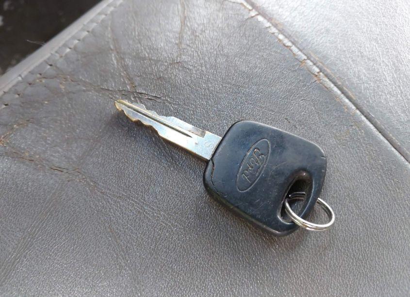 Photo 11 of 2000 Ford Expedition XLT (VIN 1FMPU16L5YLA34984)