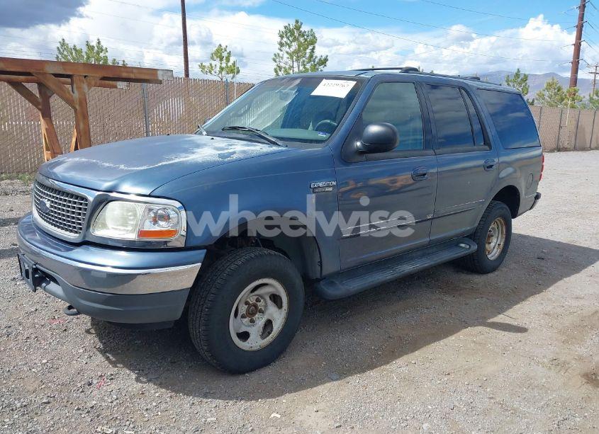Photo 2 of 2000 Ford Expedition XLT (VIN 1FMPU16L5YLA70576)