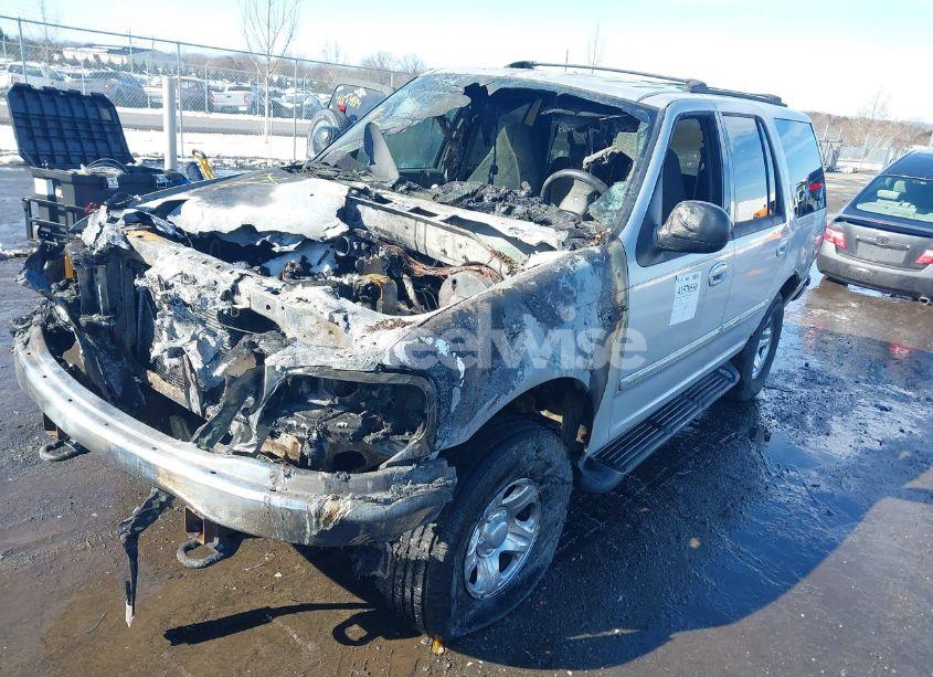 Photo 2 of 2001 Ford Expedition XLT (VIN 1FMPU16L61LA48480)