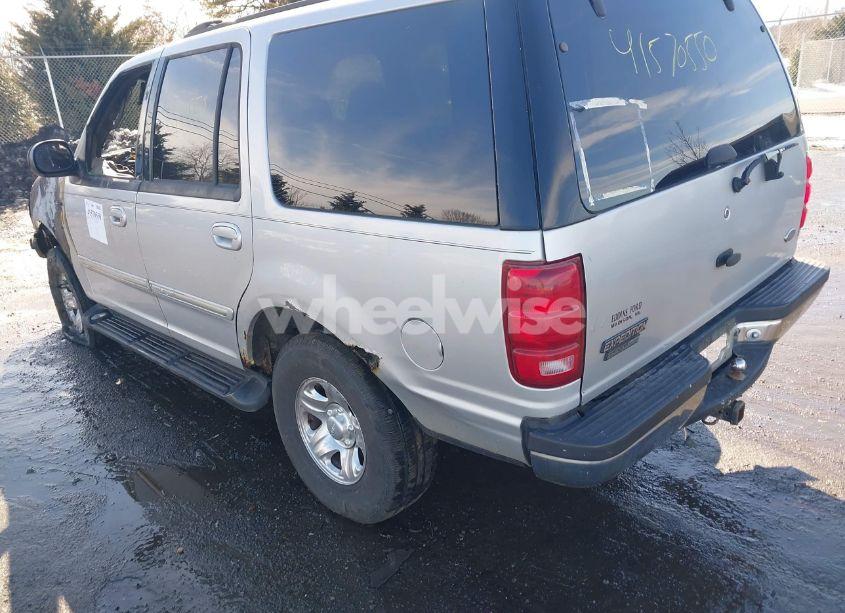Photo 3 of 2001 Ford Expedition XLT (VIN 1FMPU16L61LA48480)