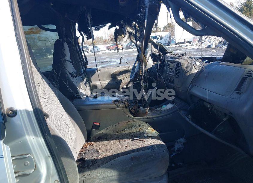 Photo 5 of 2001 Ford Expedition XLT (VIN 1FMPU16L61LA48480)