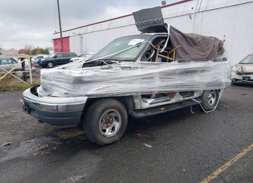 Photo 2 of 2002 Ford Expedition XLT (VIN 1FMPU16L62LA66947)