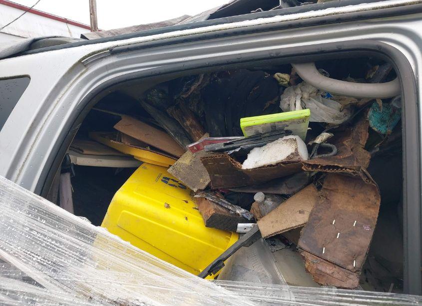 Photo 8 of 2002 Ford Expedition XLT (VIN 1FMPU16L62LA66947)