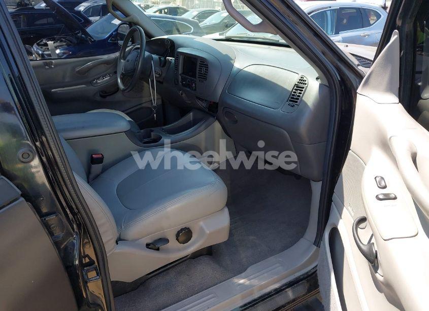 Photo 5 of 2001 Ford Expedition XLT (VIN 1FMPU16L71LB61614)