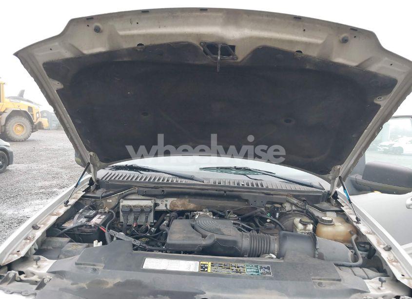 Photo 10 of 2003 Ford Expedition XLT (VIN 1FMPU16L73LB21889)