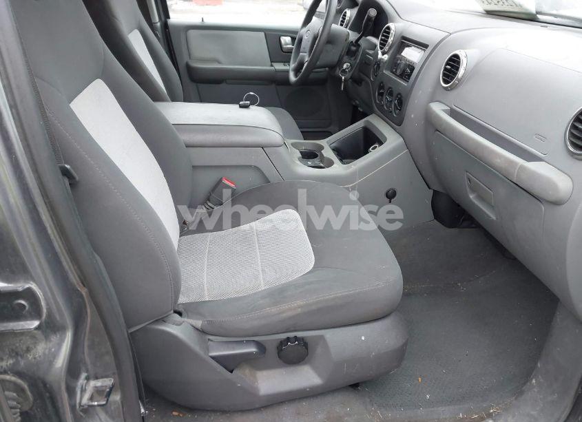 Photo 5 of 2004 Ford Expedition NBX/XLT (VIN 1FMPU16L74LB40928)