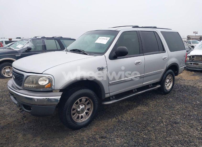 Photo 2 of 2000 Ford Expedition XLT (VIN 1FMPU16L7YLA54864)