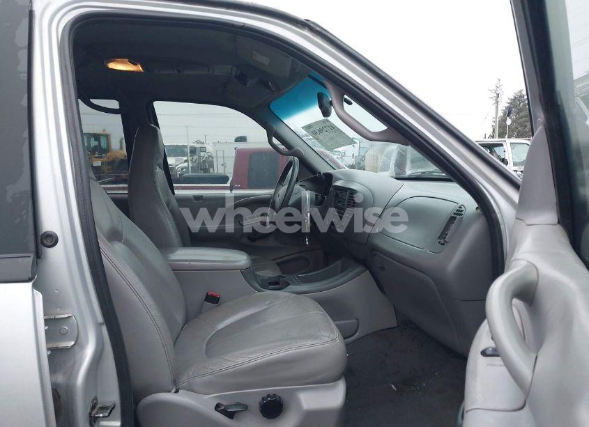 Photo 5 of 2000 Ford Expedition XLT (VIN 1FMPU16L7YLA54864)