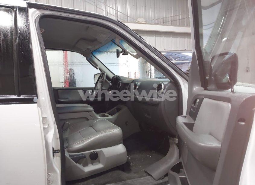 Photo 5 of 2003 Ford Expedition XLT (VIN 1FMPU16L83LB66906)