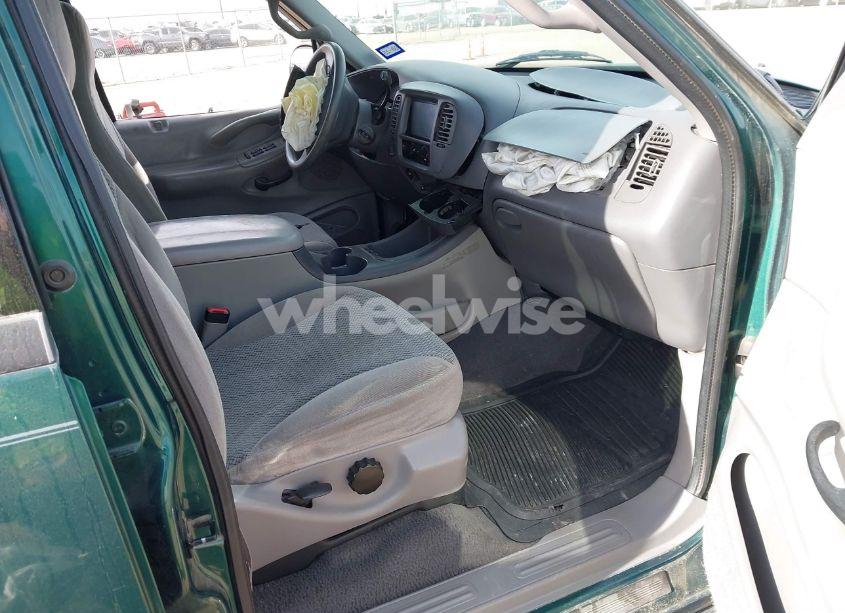 Photo 5 of 2000 Ford Expedition XLT (VIN 1FMPU16L9YLA38925)